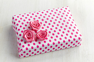 Image showing gift box with pink decorative roses