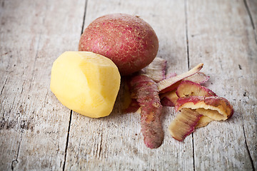 Image showing healthy organic peeled potatoes 