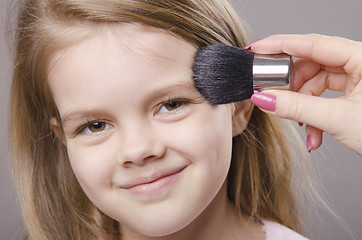 Image showing Makeup artist deals powder on face of girl