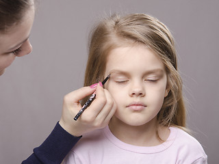 Image showing Makeup artist brings eyebrows on the girl's face