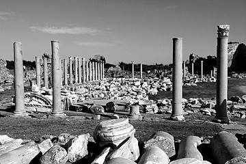 Image showing Turkey. Side. Antique ruins  in black and white