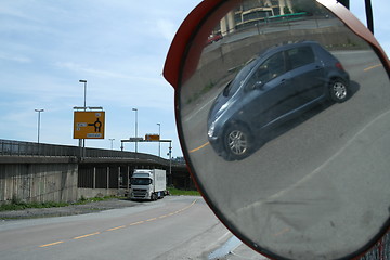 Image showing Car in mirror