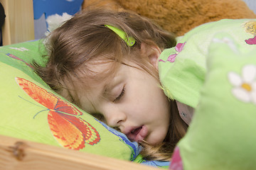 Image showing Four-year-old girl sleeping in the crib