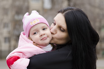 Image showing little girl thoughtfully lies on shoulder of my mother