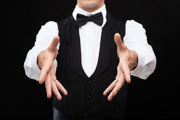 Image showing casino dealer showing trick