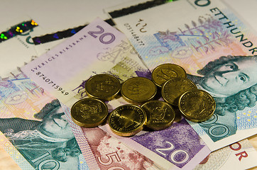 Image showing Swedish coins on banknotes