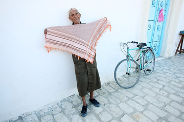 Image showing An old Muslim man in Kairouan