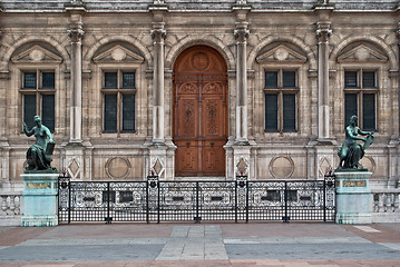 Image showing Building facade with sculptures.