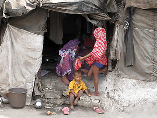 Image showing Streets of Kolkata. Poor Indian family living in a makeshift shack by the side of the road