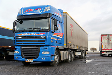 Image showing Blue Daf XF Super Long Haulage Truck