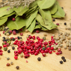 Image showing Dry bay laurel leaf with multicolored peppercorn
