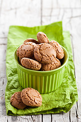 Image showing meringue almond cookies in a green bowl 