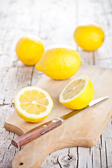 Image showing fresh lemons and knife 