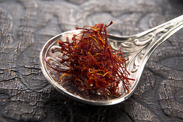 Image showing stigmas of saffron in spoon