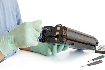 Image showing hands repairing toner cartridge