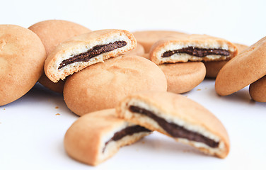 Image showing biscuits filled with chocolate 