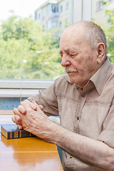 Image showing Old man praying