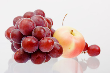 Image showing grapes and apple