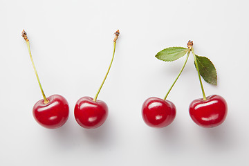 Image showing Red cherry with leaves on white