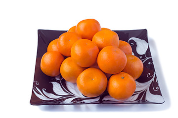 Image showing Large ripe tangerines in a glass dish on a white background.