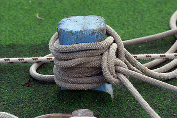 Image showing Rope of boat knotting