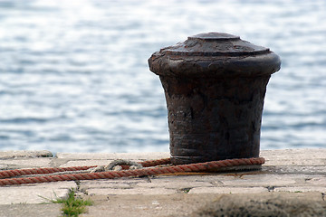 Image showing Rope of boat knotting