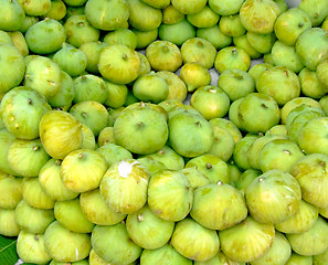 Image showing Green figs