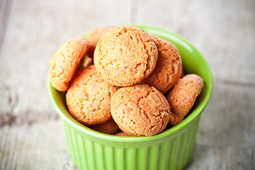 Image showing meringue almond cookies in bowl 