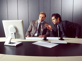 Image showing businesspeople at computer