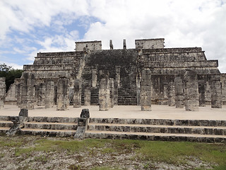 Image showing Temple of the Warriors in Chichen Itza