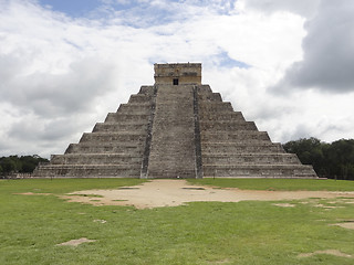 Image showing El Castillo in Chichen Itza