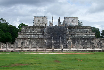 Image showing Temple of the Warriors in Chichen Itza