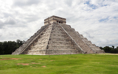 Image showing El Castillo in Chichen Itza