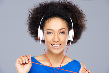 Image showing Trendy African American woman listening to music