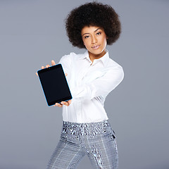 Image showing Stylish African American woman showing a tablet