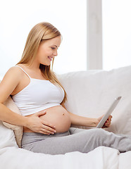 Image showing smiling pregnant woman with tablet pc computer