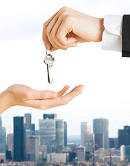 Image showing close up of man and woman with house keys