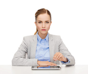 Image showing smiling businesswoman with tablet pc