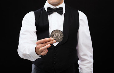 Image showing dealer holding half dollar coin