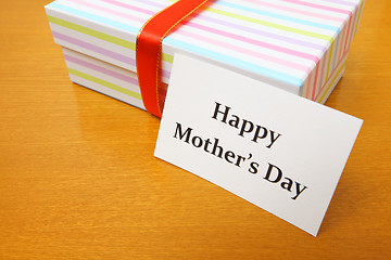 Image showing Gift and card to mother