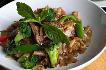 Image showing Drunken Noodle with Beef
