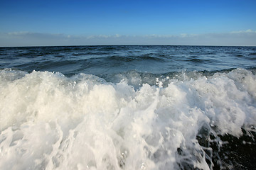 Image showing Waves with sky