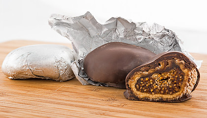 Image showing figs in chocolate