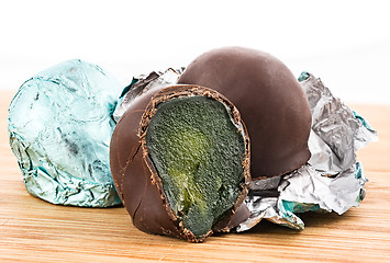 Image showing fresh (uncooked) figs in chocolate