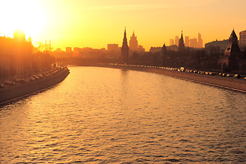 Image showing Moscow Kremlin and the Moskva river seen from Bolshoy Moskvoretsky Bridge under the rays of the evening sun