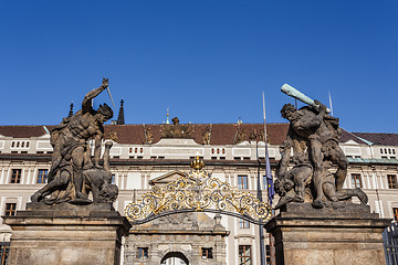Image showing statue on entrance to Prague castle