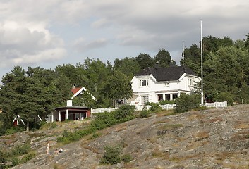 Image showing White house