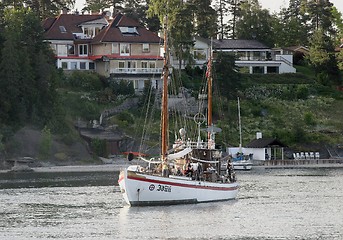 Image showing Party boat