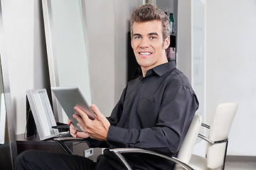 Image showing Male Customer With Digital Tablet Sitting At Salon