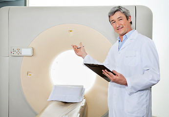 Image showing Male Doctor Presenting The CT Scan Machine